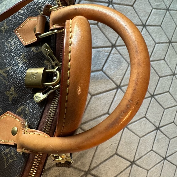 Authentic Louis Vuitton Monogram Alma satchel - Picture 5 of 13